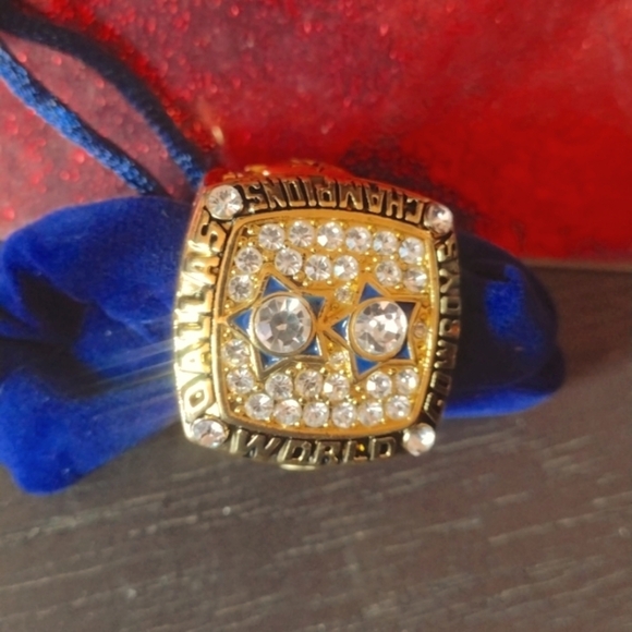 Dallas Cowboys Ring - Picture 1 of 5